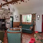 Semesterbostad Back2roots - Beautifully Restored Cottage,