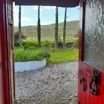 Back2roots - Beautifully Restored Cottage, Doochary