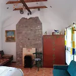 Back2roots - Beautifully Restored Cottage, Doochary