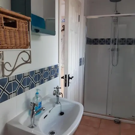 Back2roots - Beautifully Restored Cottage, Feriehus *