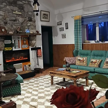 Back2roots - Beautifully Restored Cottage, Ferienhaus *