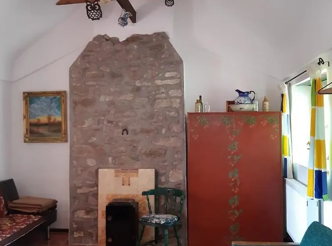 Back2roots - Beautifully Restored Cottage, Doochary